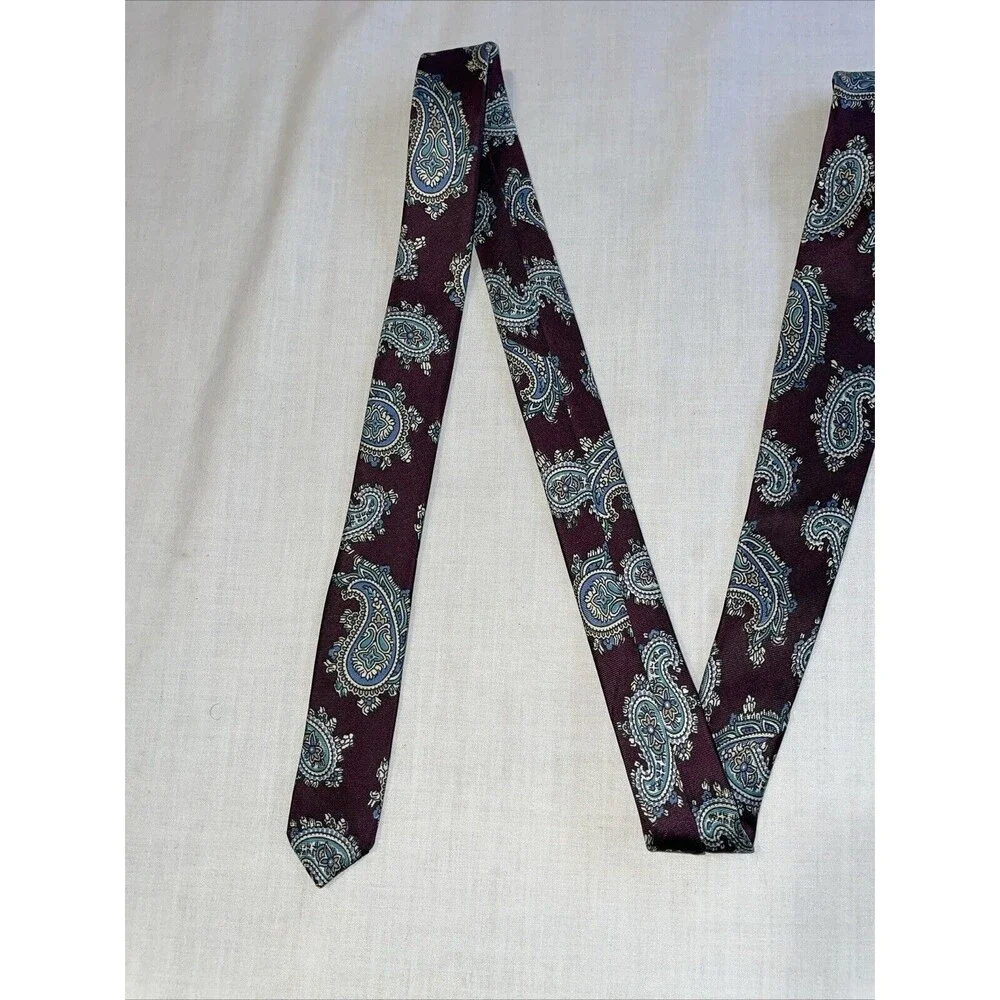 Christian Dior Men’s Dress Tie Size 55” Purple Paisley 100% Silk Business Formal